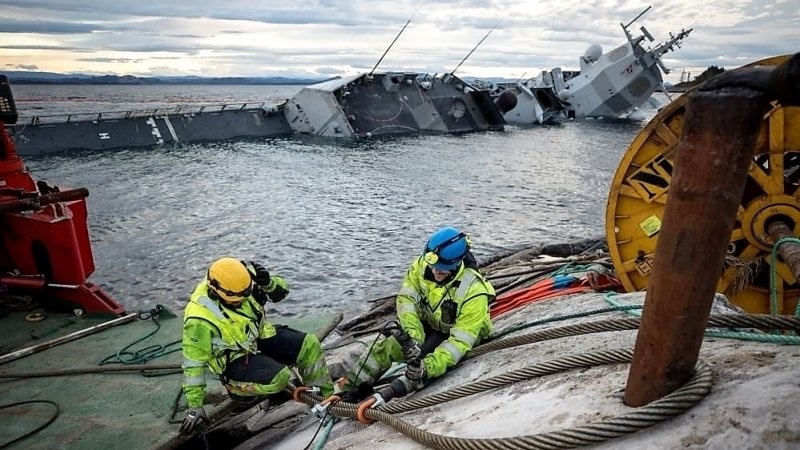 За гранью разумного: экипаж наскочившего на танкер фрегата НАТО поразил эксперта некомпетентностью
