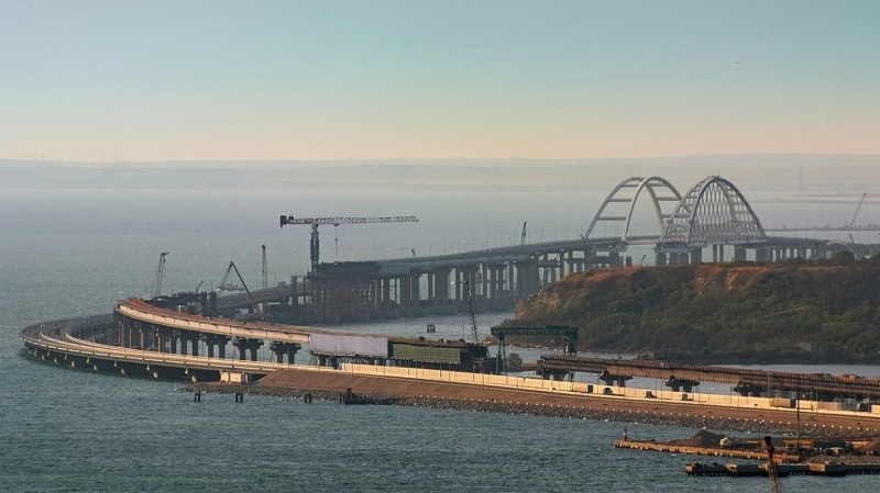Строители возвели все опоры железнодорожной части Крымского моста