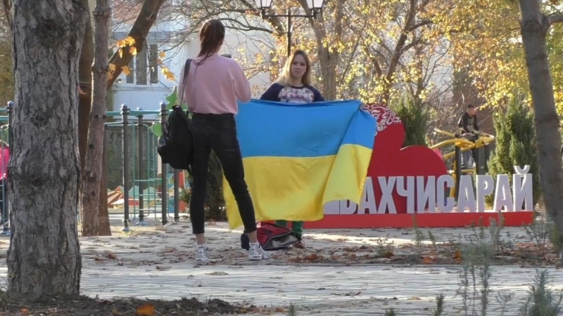 «Совершила огромную ошибку»: блогер извинилась перед Донбассом за украинский флаг в Крыму