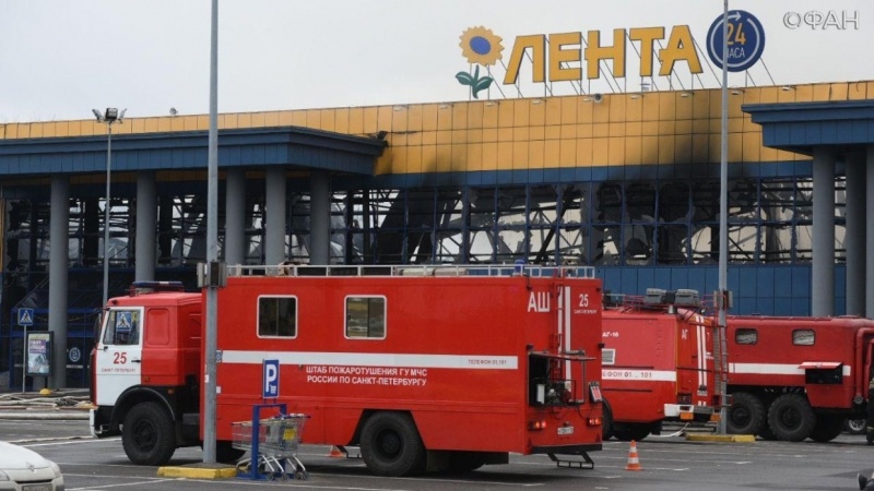 ФАН публикует страшные кадры с места пожара в петербургской «Ленте»