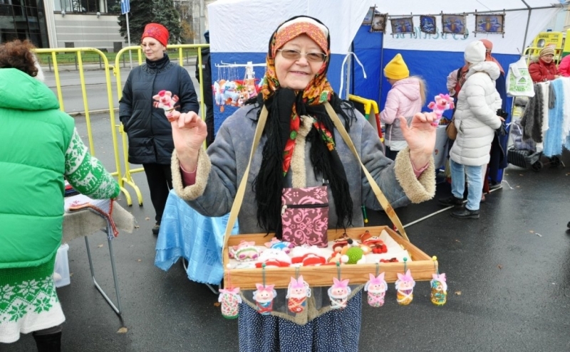 Фестивали, забеги и эстафета рукопожатий: как Россия празднует День народного единства