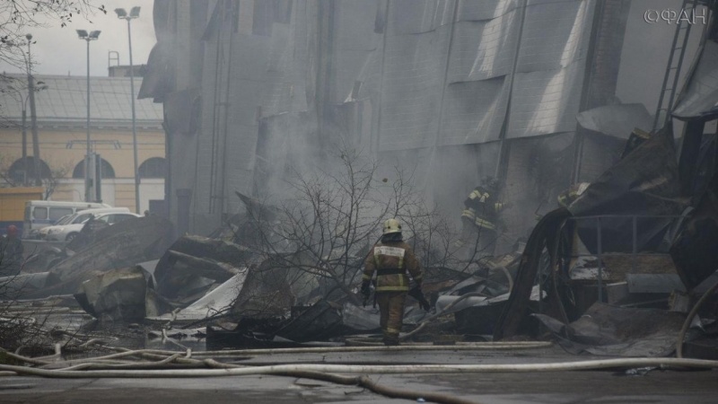 ФАН публикует страшные кадры с места пожара в петербургской «Ленте»