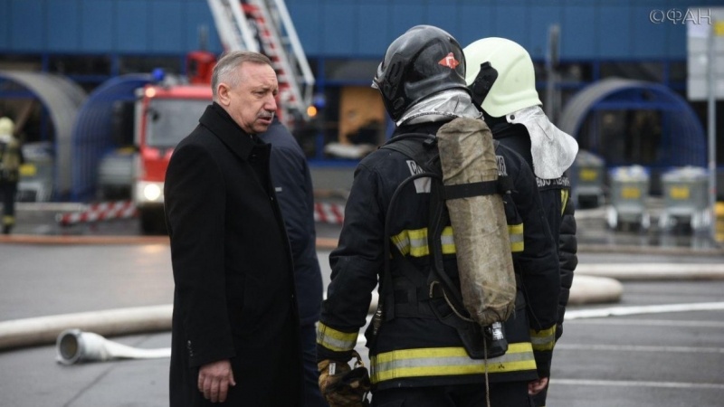 Спасатели заявили об угрозе обрушения сгоревшего здания «Ленты», есть пострадавшие