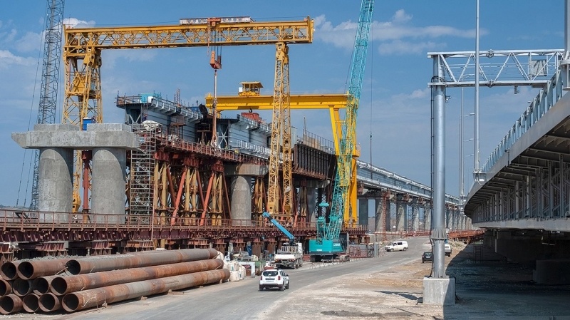 Железнодорожную арку Крымского моста соединили с первым пролетом