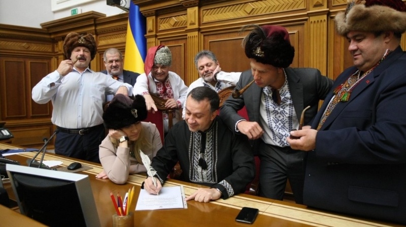 Новости Украины: «Санкционные» депутаты Рады устроили маскарад, чтобы написать письмо Путину