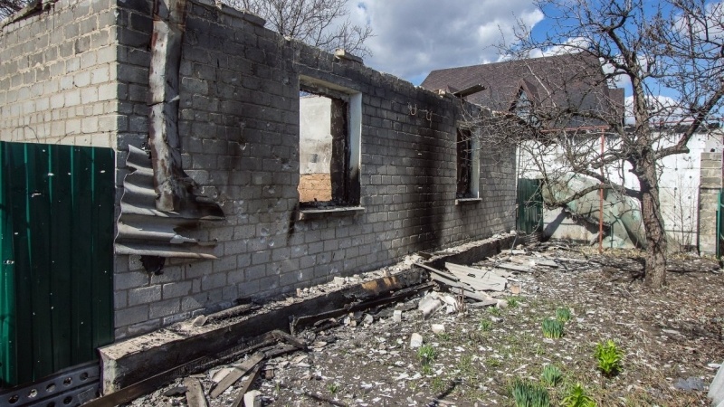 ВСУ продолжают обстреливать Донбасс, в ЛНР погиб мирный житель