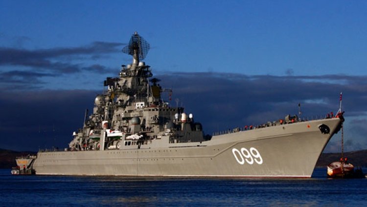 Совместные учения крейсера «Петр Великий» и авиации РФ начались в Баренцевом море