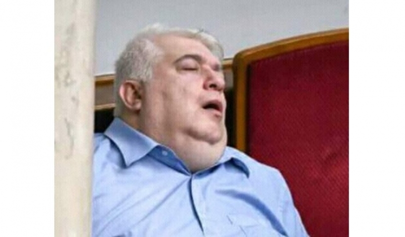 «Не грех закрыть глаза»: украинский депутат объяснил, почему спит на заседаниях Рады