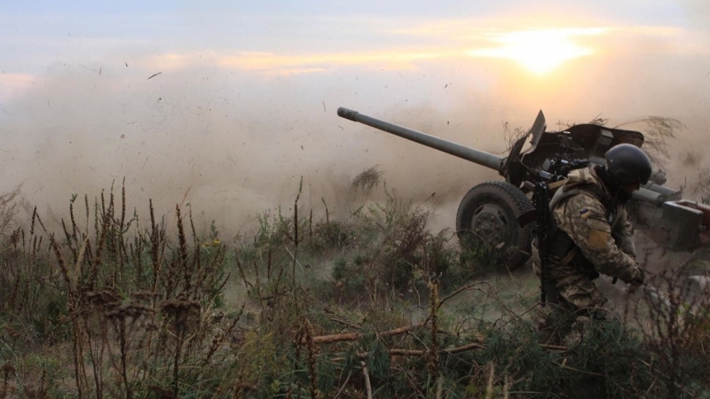 Два бойца ВСУ с оружием сбежали из части в Донбассе