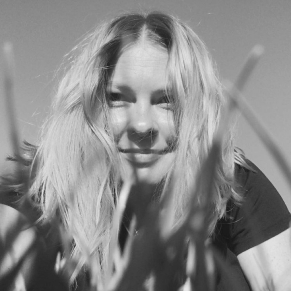 Новости Украины: Порошенко потребовал найти и наказать виновников гибели активистки из Херсона