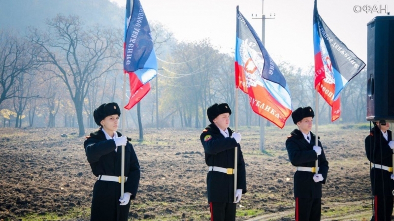 Чтобы Донецк оставался городом миллиона роз: как в ДНР открывали парк имени Захарченко