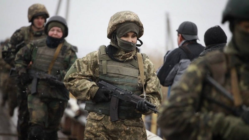 Донбасс сегодня: снайперы ВСУ подорвались на Светлодарской дуге, Киев забросил диверсантов в ЛНР