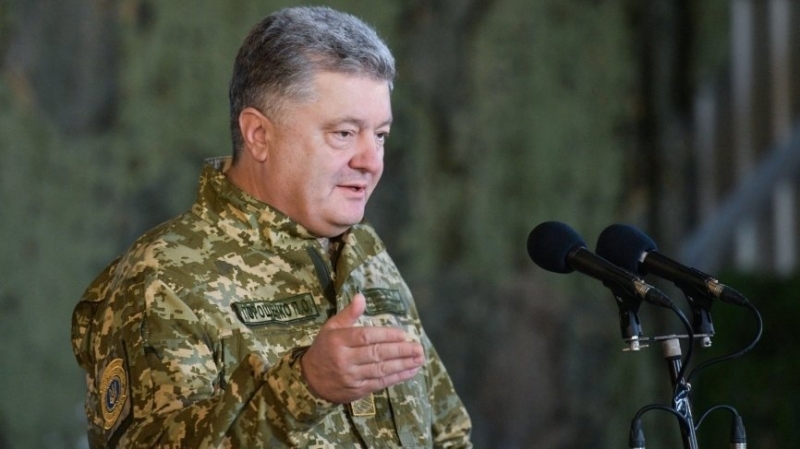 Порошенко уличили в новой попытке переписать историю