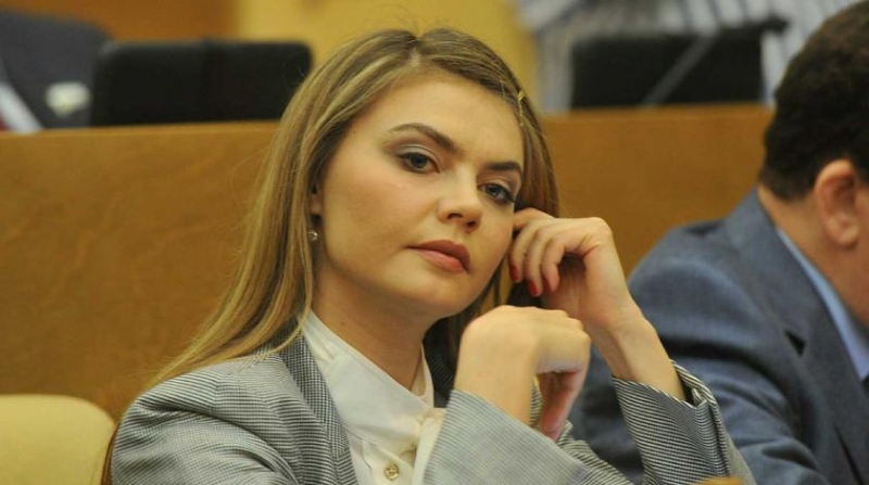 Кабаева пришла на "Вечерний Ургант" в наряде почти за 200 тысяч рублей 