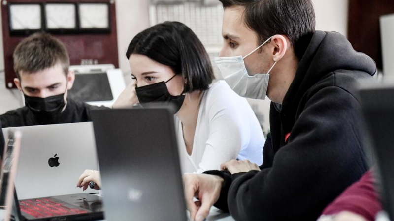 Отклонение СФ закона о верифицированных онлайн-учебниках оценили в ГД